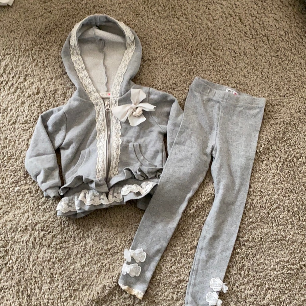 Mae li rose sweatsuit size 28/24m